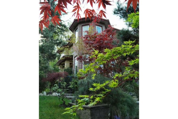 2406 Norcrest Court, Burnaby, BC, photo 2