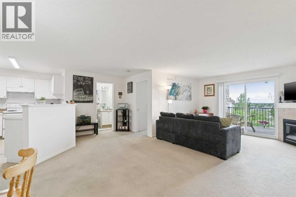 Living room - 2407, 12 Cimarron Common, Okotoks, AB T1S2G1 Photo 3