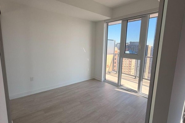 2407 - 634 Church Street, Toronto, ON M4Y0G9 Photo 2
