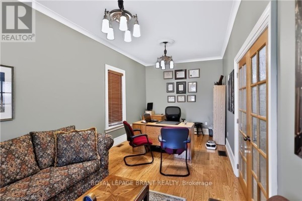 241 Brant Avenue, Brantford, ON N3T3J4 Photo 5