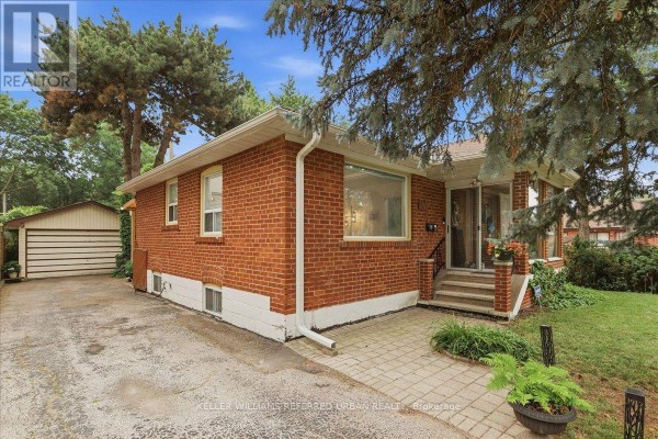 Living room - 241 Churchill Avenue, Toronto, ON M2R1E2 Photo 2