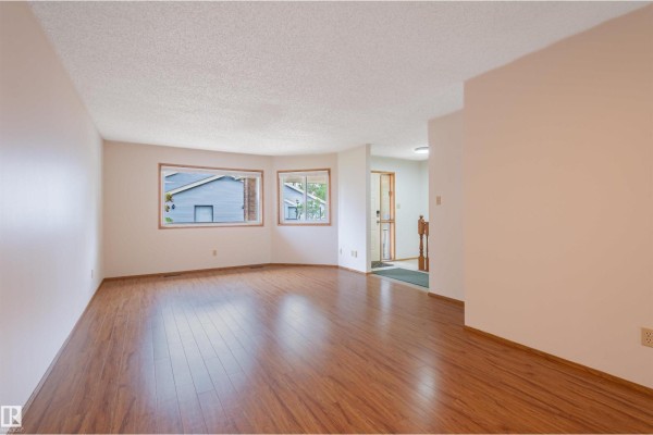 Primary Bedroom - 241 Oeming Rd Nw, Edmonton, AB T6R1M3 Photo 4