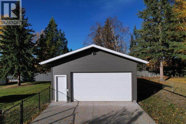 Living room - 241 S Enemark Road, Quesnel, BC V2J4G8 Photo 5