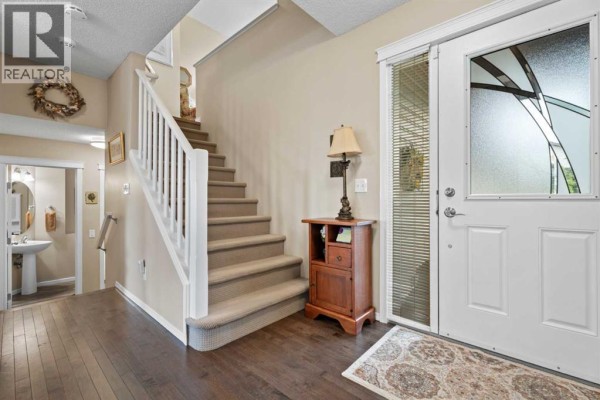 Kitchen - 241 Sunset Heights, Cochrane, AB T4C0E1 Photo 5