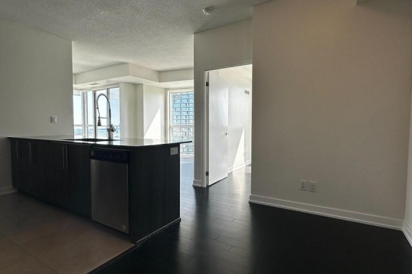 Dining room - 2410 - 4011 Brickstone Mews, Mississauga, ON L5B0J7 Photo 2