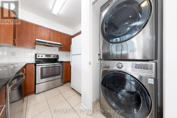Bathroom - 2410 - 5500 Yonge Street, Toronto, ON M2N7L1 Photo 4