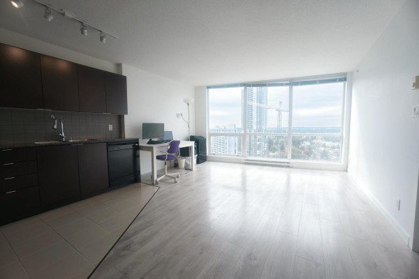2410 13618 100 Avenue, Surrey, BC V3T0A8 Photo 2