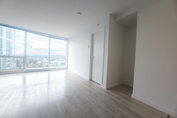 2410 13618 100 Avenue, Surrey, BC V3T0A8 Photo 5