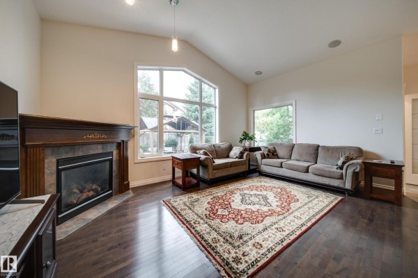 2410 Warry Pl Sw, Edmonton, AB, photo 3