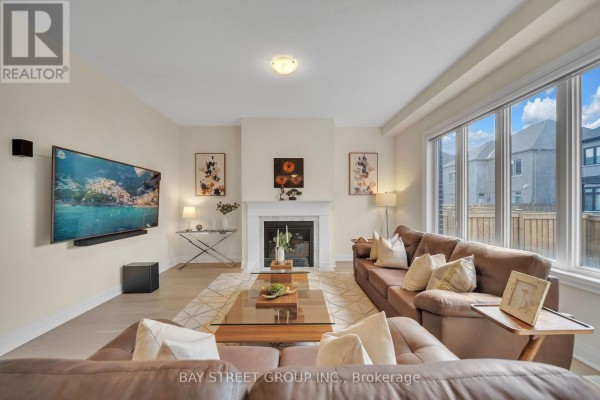 2411 Saw Whet Boulevard, Oakville, ON, photo 2