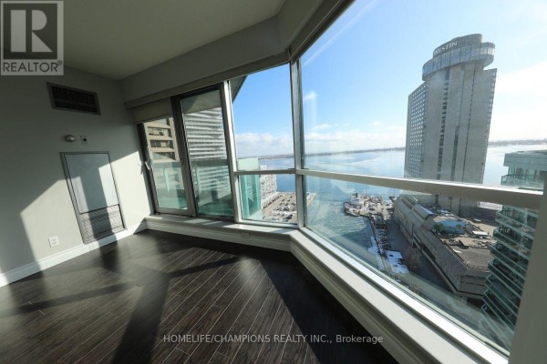 Kitchen - 2412 - 10 Yonge Street, Toronto, ON M5E1R4 Photo 3