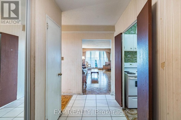 Kitchen - 2412 - 85 Emmett Avenue, Toronto, ON M6M5A2 Photo 4