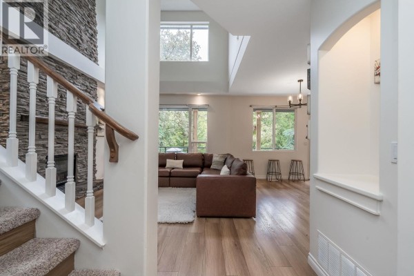 24128 Hill Avenue, Maple Ridge, BC V2W2C9 Photo 4