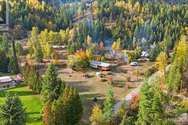 Primary Bedroom - 2413 Doukhobour Road, Castlegar, BC V1N4P2 Photo 5
