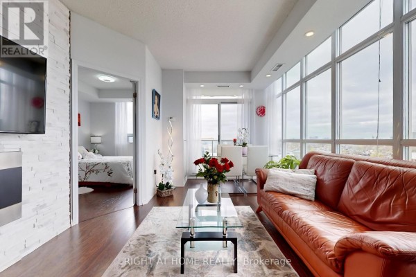 Kitchen - 2415 - 125 Western Battery Road, Toronto, ON M6K3R8 Photo 5