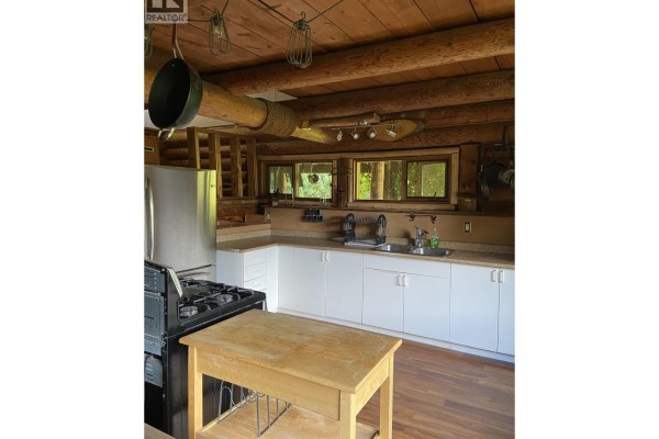 Enclosed porch - 2415 Usk Station Road, Terrace, BC V8G0A8 Photo 4