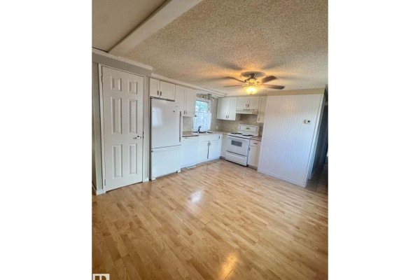 Kitchen - 2415 West Oak Wy Nw, Edmonton, AB T5S1T7 Photo 3