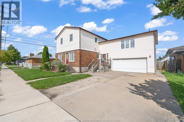 Living room - 2416 Mercer Street, Windsor, ON N8X3R5 Photo 5