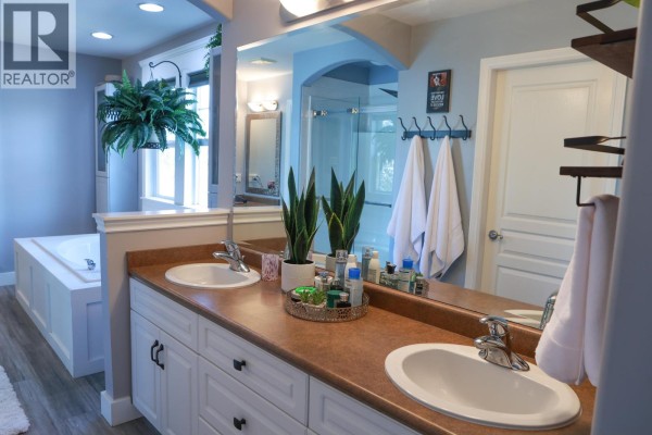 24170 Hill Avenue, Maple Ridge, BC V2W2C9 Photo 3