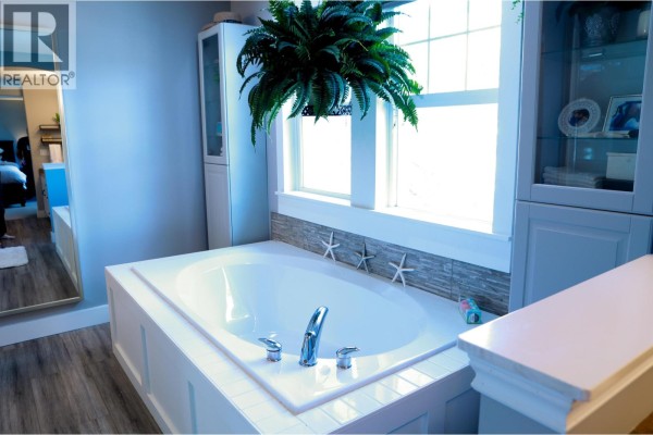 24170 Hill Avenue, Maple Ridge, BC V2W2C9 Photo 4