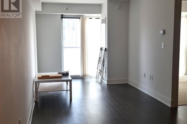 Kitchen - 2419 - 955 Bay Street, Toronto, ON M5S2A2 Photo 3
