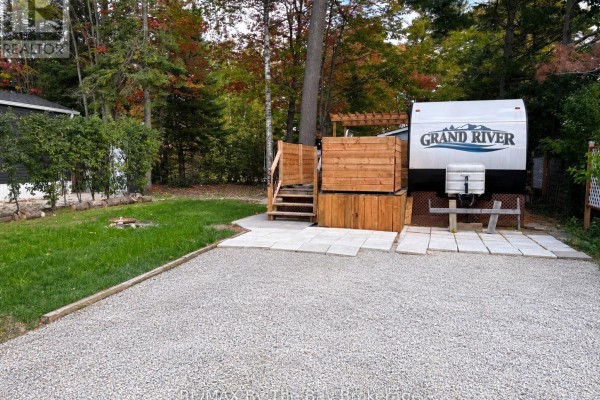Bedroom - 242 - 85 Theme Park Drive, Wasaga Beach, ON L9Z1X7 Photo 2
