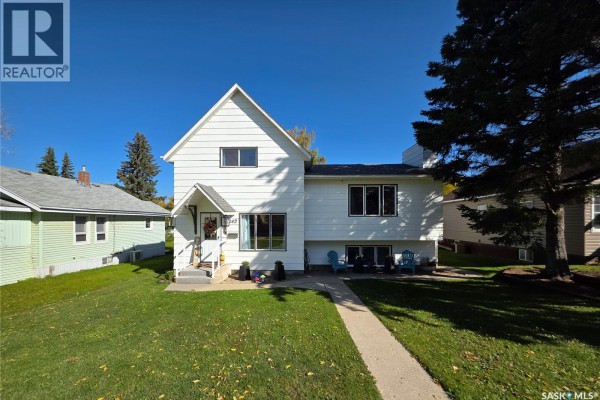 Living room - 242 6th Avenue E, Melville, SK S0A2P0 Photo 2