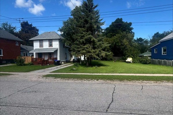 Living room - 242 Barnett Avenue, Midland, ON L4R1N1 Photo 2