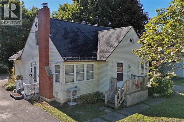 Living room - 242 Highland Avenue, Fredericton, NB E3A2S6 Photo 5
