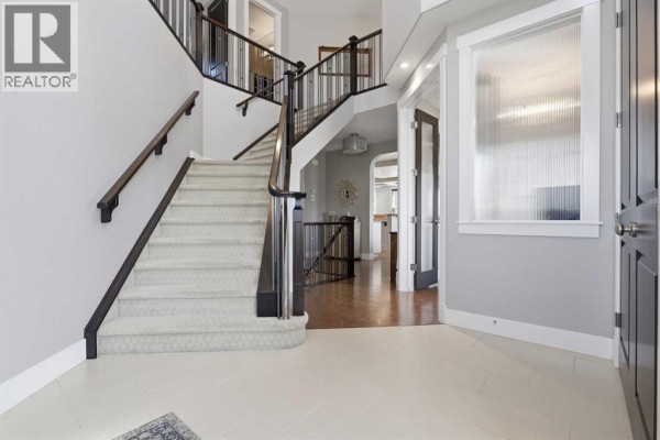 242 Mountainview Drive, Okotoks, AB, photo 3