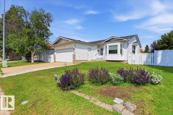 Kitchen - 242 Northmount Dr, Wetaskiwin, AB T9A3M4 Photo 3
