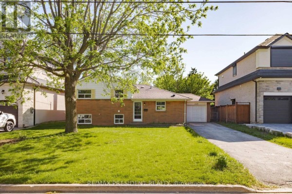 2420 Edenhurst Drive, Mississauga, ON L5A2K9 Photo 2