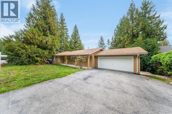 2421 12th Avenue, Castlegar, BC, photo 2