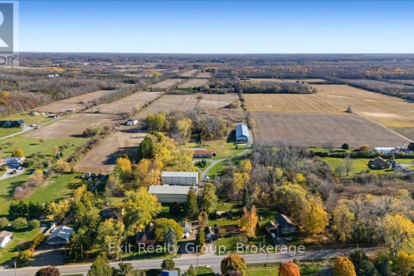 Kitchen - 2421 County Road 3, Prince Edward County, ON K0K1L0 Photo 4