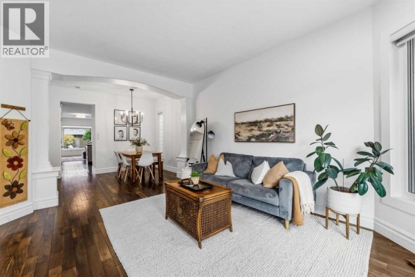 Family room - 2422 3 Avenue Nw, Calgary, AB T2N0L1 Photo 3