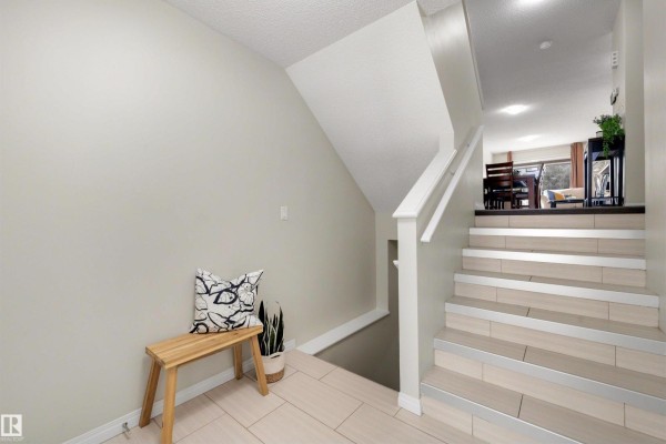 Kitchen - 2422 Cassidy Wy Sw, Edmonton, AB T6W3E2 Photo 3