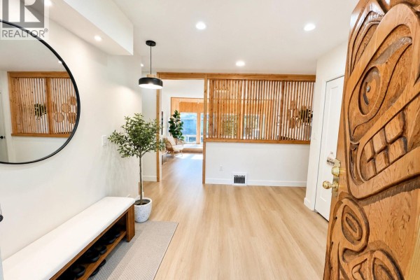 2426 W 34th Avenue, Vancouver, BC V6M1G7 Photo 2