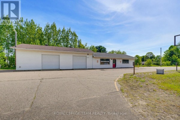 2427 Petawawa Boulevard, Petawawa, ON K8H2Z4 Photo 5