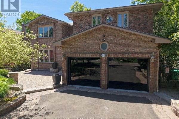 2428 Old Carriage Road, Mississauga, ON L5C3G4 Photo 3