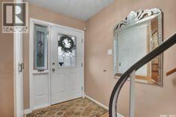 2429 Cumberland Avenue S, Saskatoon, SK S7J1Z8 Photo 3