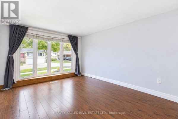 Bedroom 2 - 2429 Overton Drive, Burlington, ON L7P4B6 Photo 5