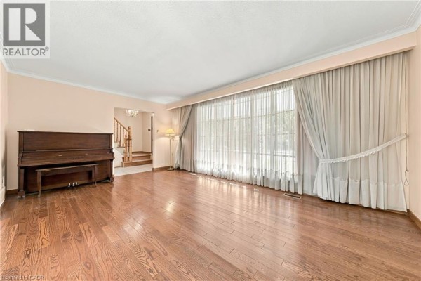 2pc Bathroom - 2429 Redfern Road, Burlington, ON L7R1Y1 Photo 3