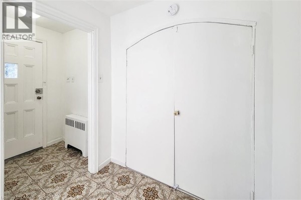 4pc Bathroom - 243 8 Highway, Stoney Creek, ON L8G1E2 Photo 4