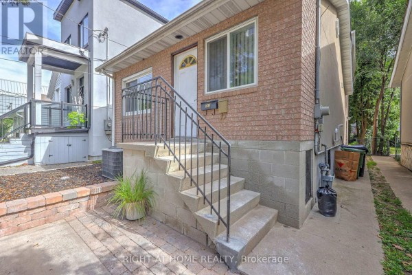 Kitchen - 243 Coleridge Avenue, Toronto, ON M4C4J2 Photo 3