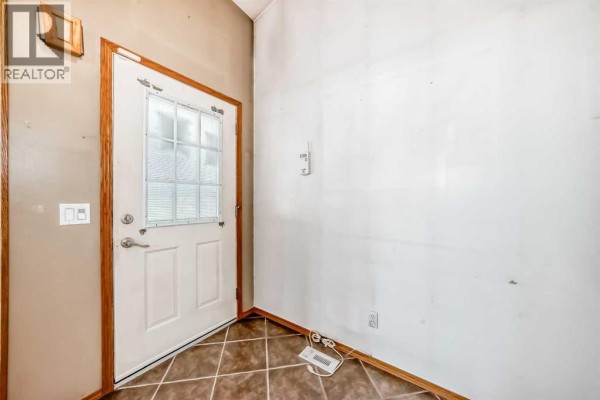 Bedroom - 243 Erin Meadow Close, Calgary, AB T2B3E6 Photo 4