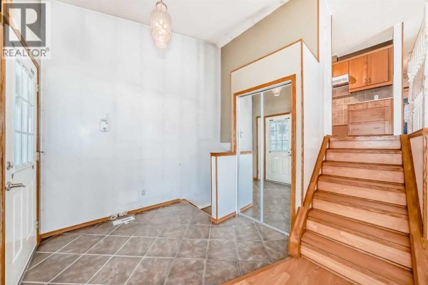 Bedroom - 243 Erin Meadow Close, Calgary, AB T2B3E6 Photo 5