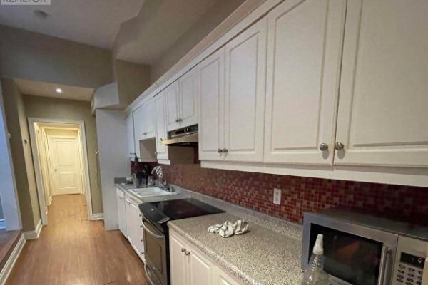 243 Lippincott Street, Toronto, ON, photo 3