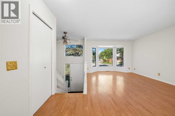 Living room - 243 Millcrest Way Sw, Calgary, AB T2Y2K7 Photo 5