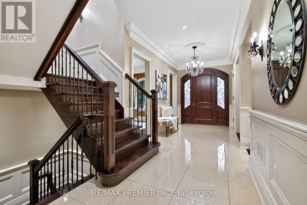 Family room - 243 Rumble Avenue, Richmond Hill, ON L4C4G5 Photo 5