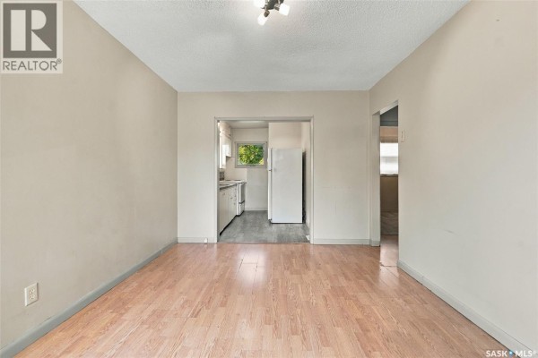 Kitchen - 2430 Mcdonald Street, Regina, SK S4N2Z3 Photo 5